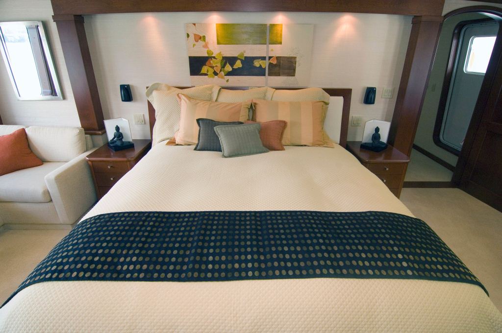 Golf Charter Yacht Stargazer -  Master Cabin.jpg