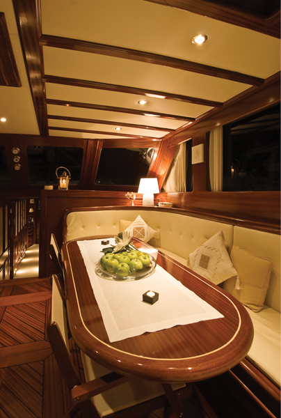Guet SANTA LUCIA -  Salon Seating.jpg