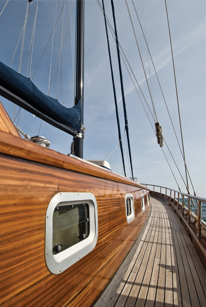 Guet SANTA LUCIA -  Side Deck.jpg
