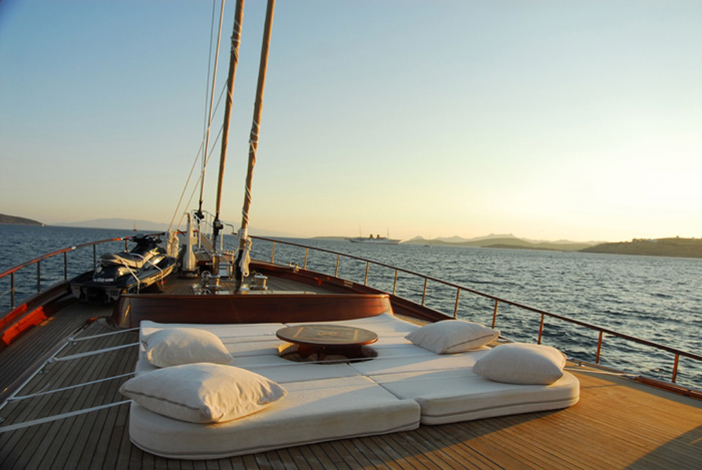 Gulet CARPE DIEM V -  Foredeck.jpg