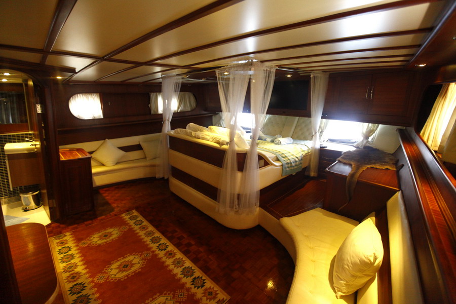 Gulet Esma Sultan II -  Master Cabin.jpg