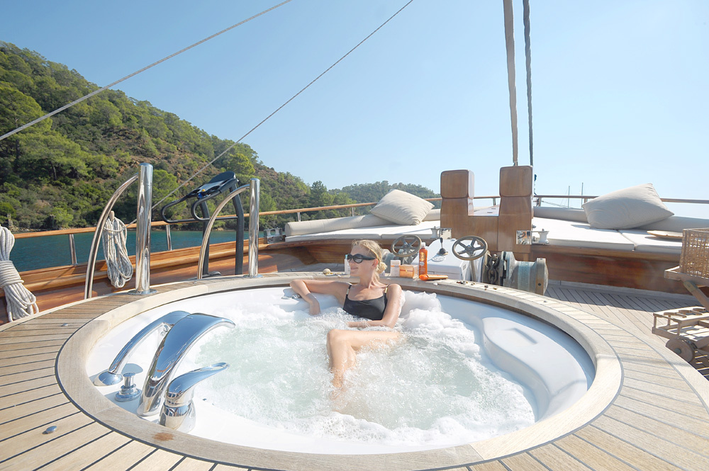 Gulet MARENOSTRUM - Spa Pool.jpg