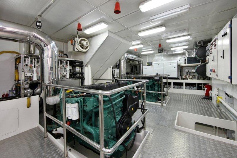 Gulet Perla Del Mare -  Engine Room.jpg