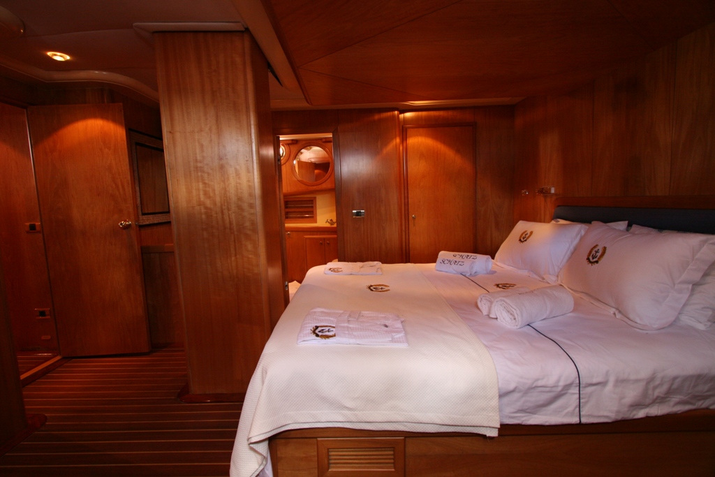 Gulet SCHATZ  -  Forward Master Cabin.jpg