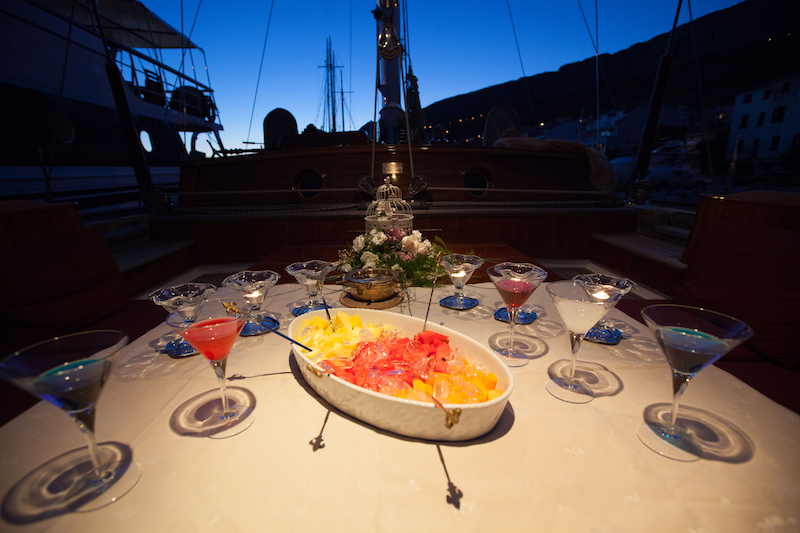 HELIYACHTS 115 - By night.jpg