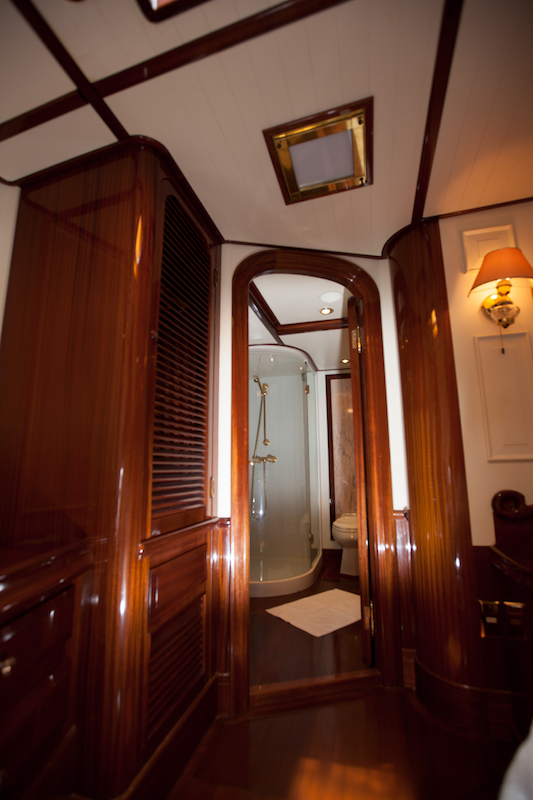HELIYACHTS 115 - Ensuite.jpg