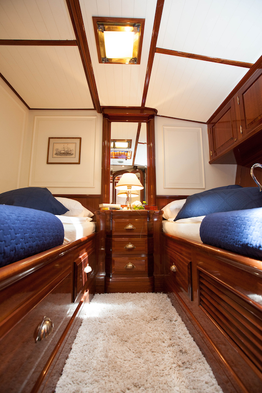 HELIYACHTS 115 - Twin cabin.jpg