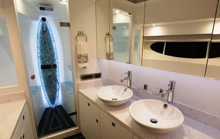 Horizon PC 60 SEA BOSS -  Master Ensuite.jpg