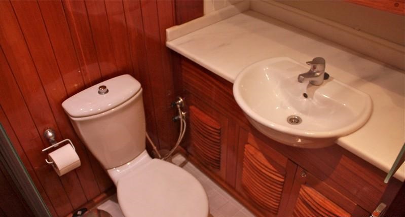 IL FRATELLO - Ensuite.jpg