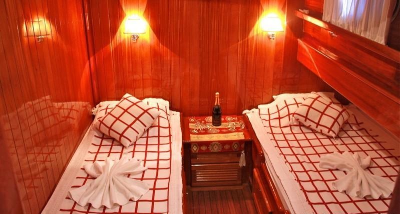 IL FRATELLO - Twin cabin.jpg