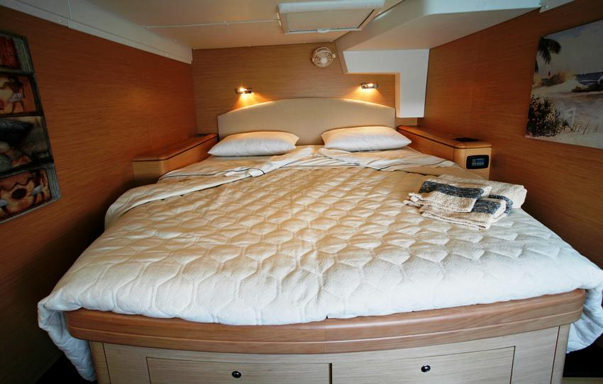 INFINITY Lagoon 500 Cabin.jpg