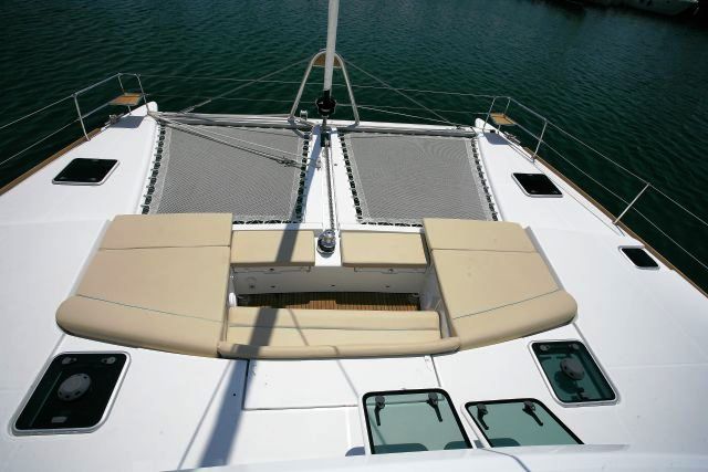 INFINITY Lagoon 500 Sundeck.jpg