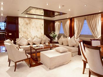 IRAKLIS L Salon.jpg