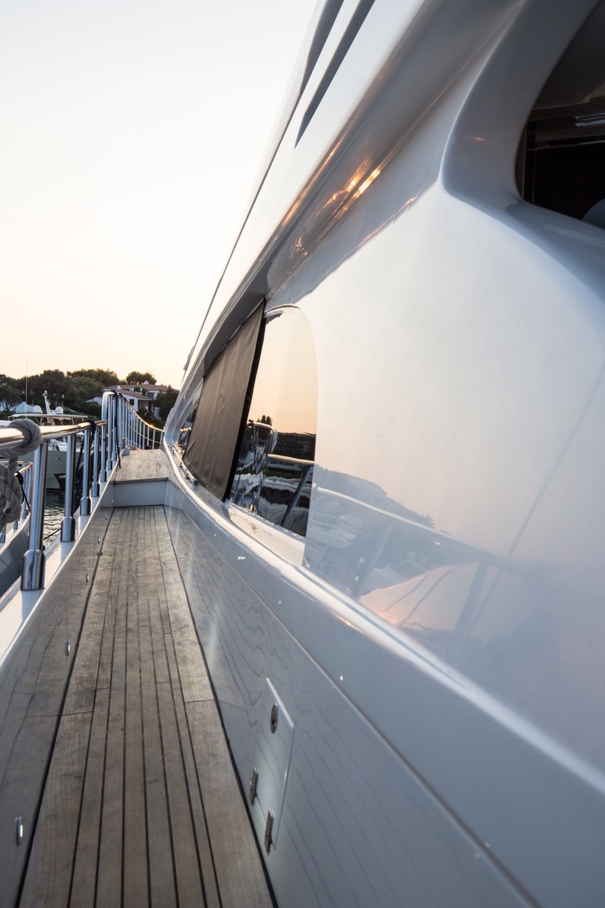 ISA Motor yacht SAMJA - Side deck.jpg