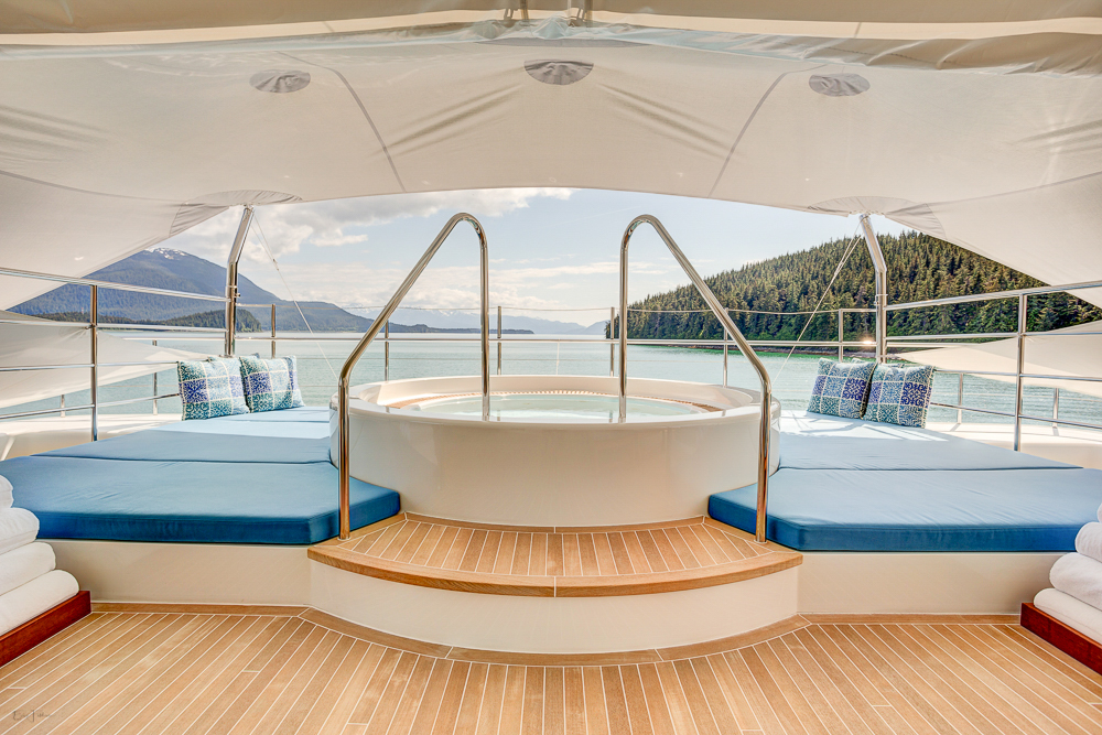 Icon Motor Yacht PARTY GIRL - Jacuzzi on sundeck.jpg
