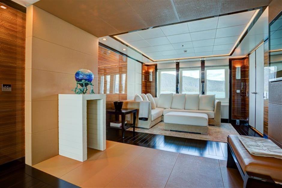 Icon Motor Yacht PARTY GIRL - Master lounge.jpg