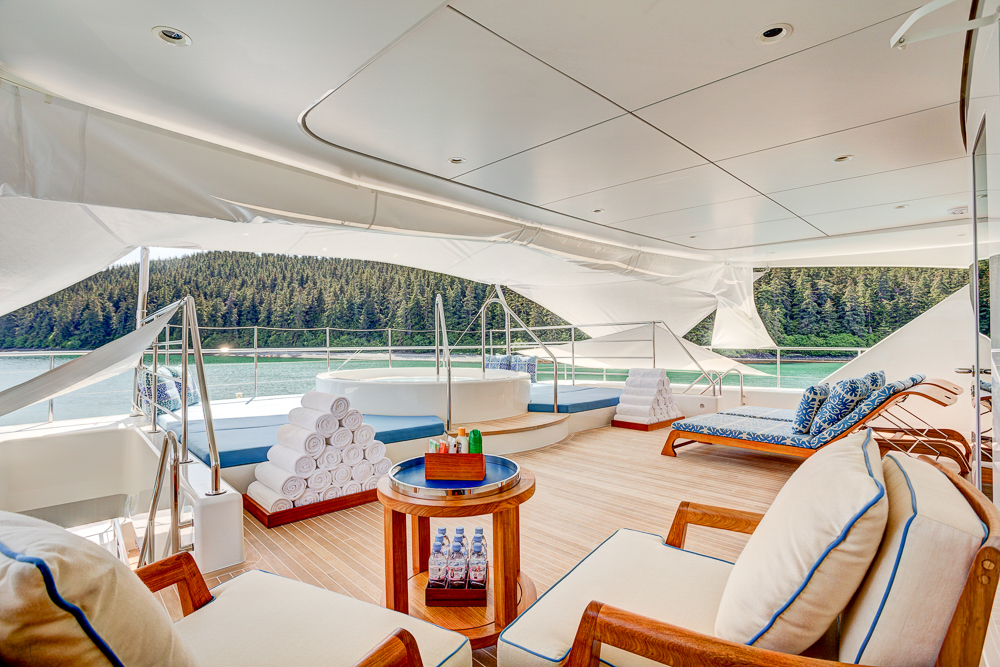 Icon Motor Yacht PARTY GIRL - Sundeck.jpg