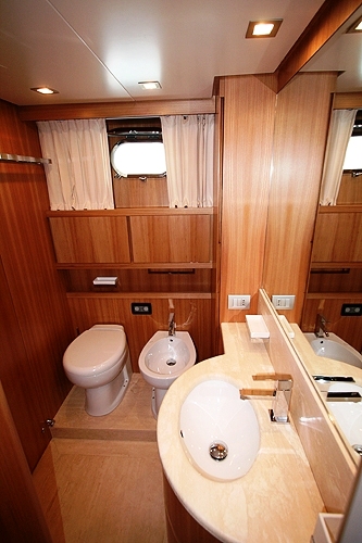 JENNY II Bathroom.jpg