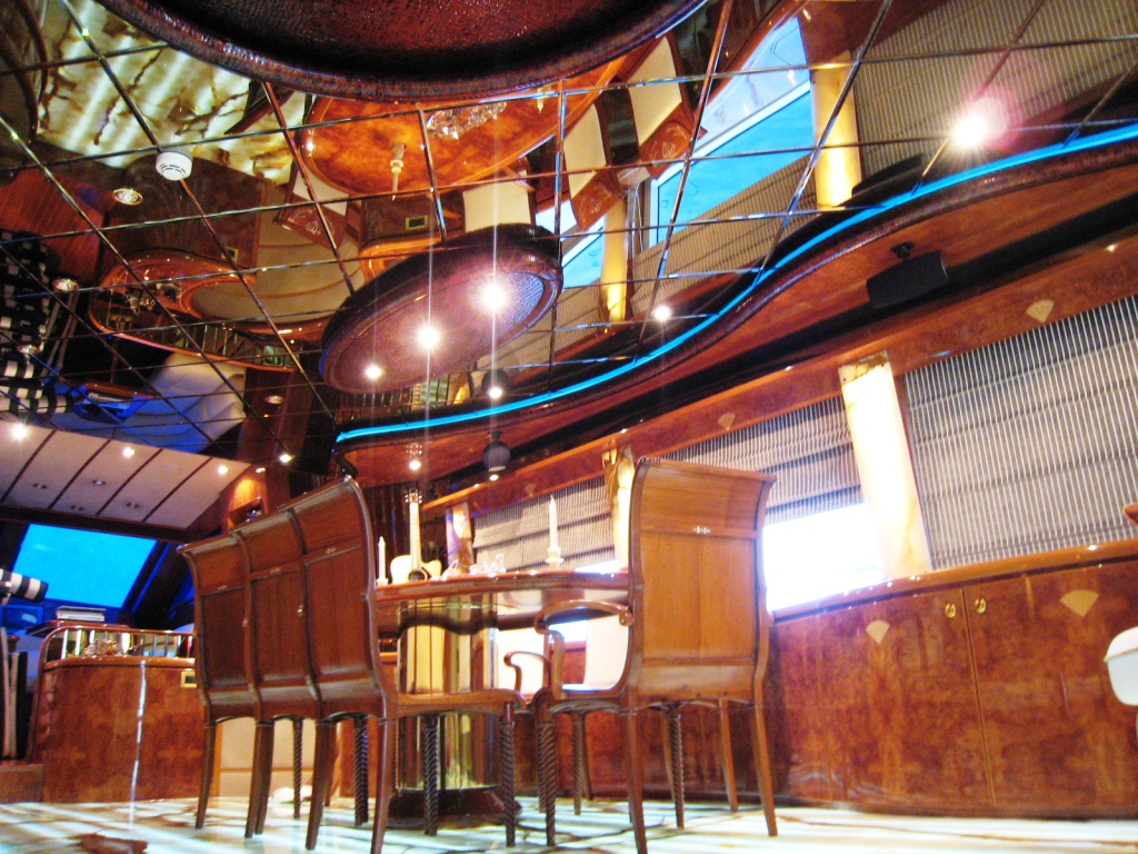 JOJO Mirrored Ceiling.jpg