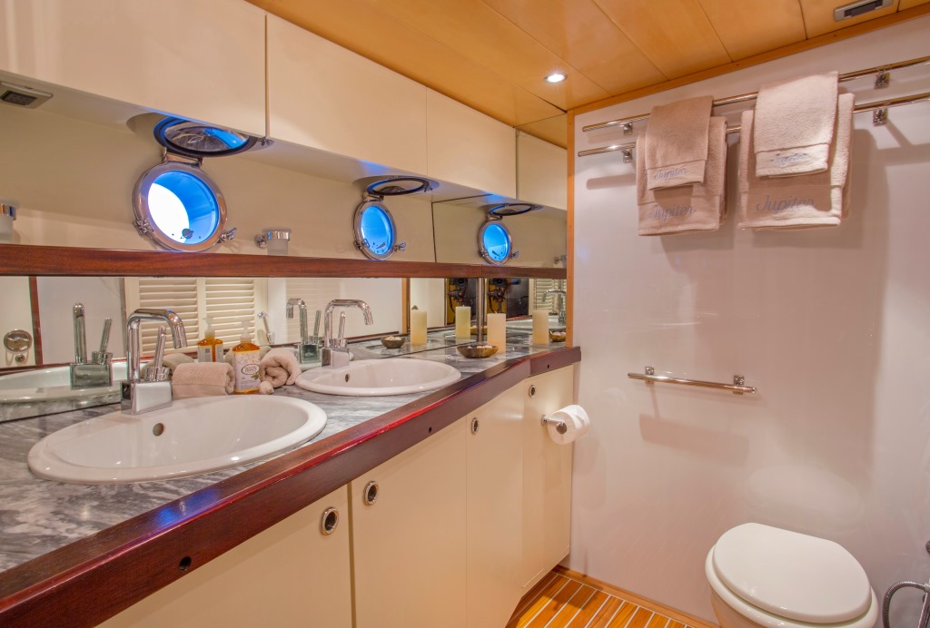 JUPITER Sailing yacht - Ensuite.jpg