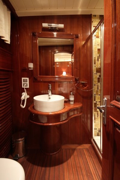 KAYA GUNERI PLUS - Ensuite.jpg