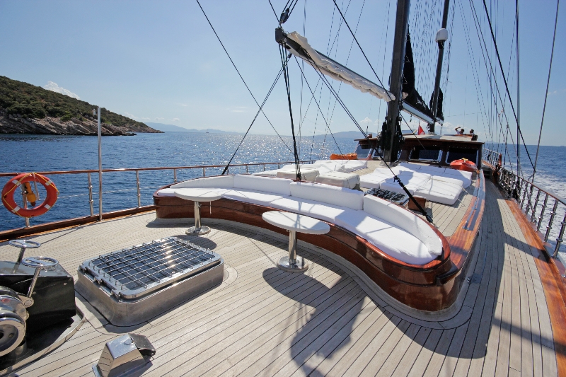 KAYA GUNERI PLUS - Foredeck.jpg