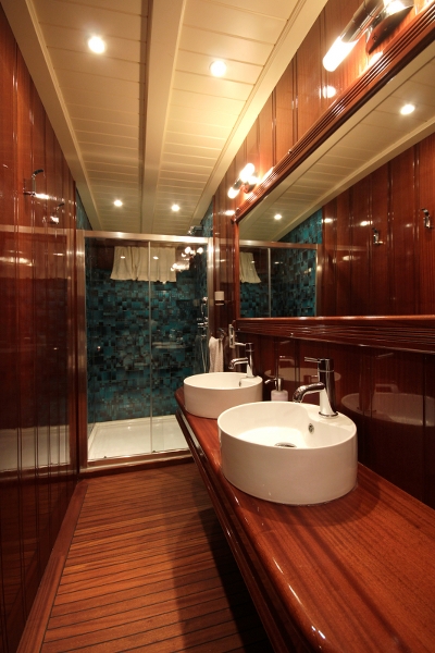 KAYA GUNERI PLUS - Master ensuite.jpg
