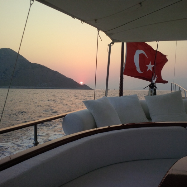 KAYA GUNERI PLUS - Seating aft deck.jpg