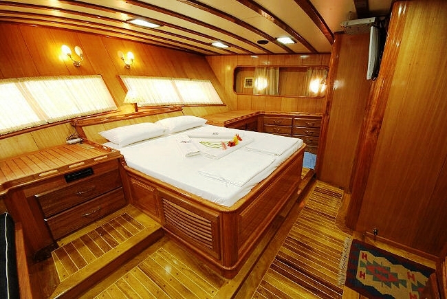Kayhan 5 Cabin.jpg