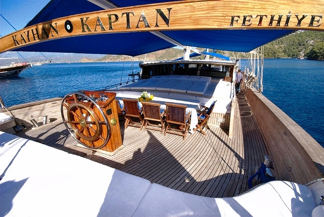 Kayhan Kaptan Aft Deck.jpg