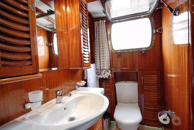 Kayhan Kaptan Bathroom.jpg