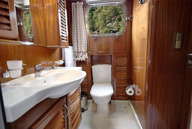 Kayhan Kaptan Bathroom2.jpg