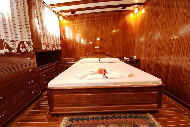 Kayhan Kaptan Cabin.jpg