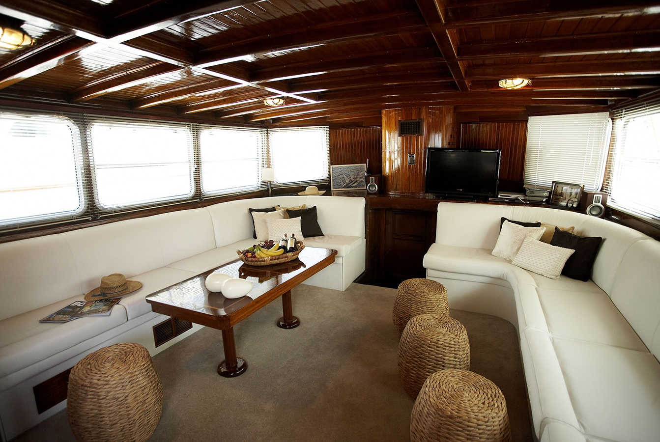 Ketch EFI -  Main Salon.jpg