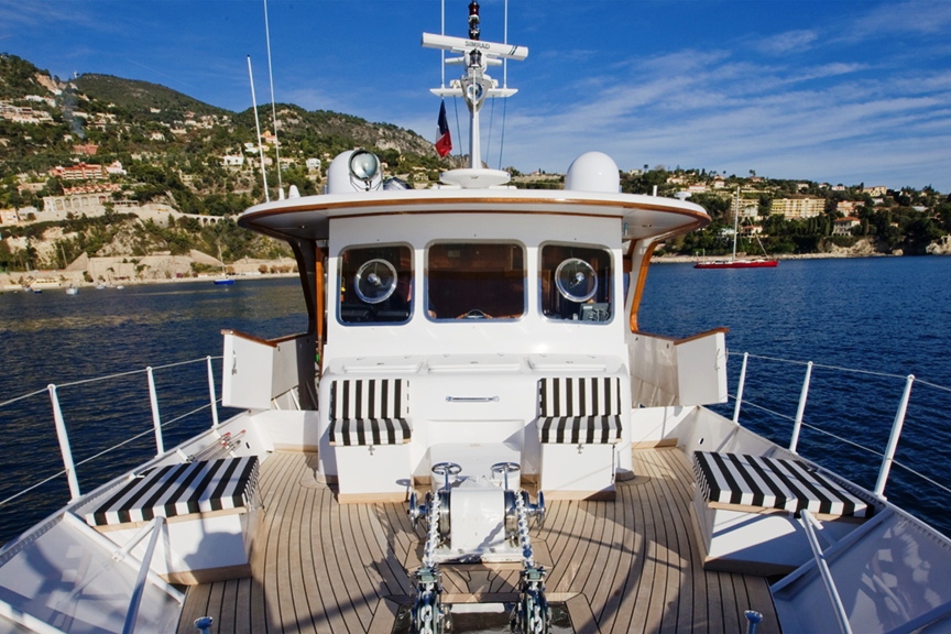 LABRADOR Foredeck.jpg