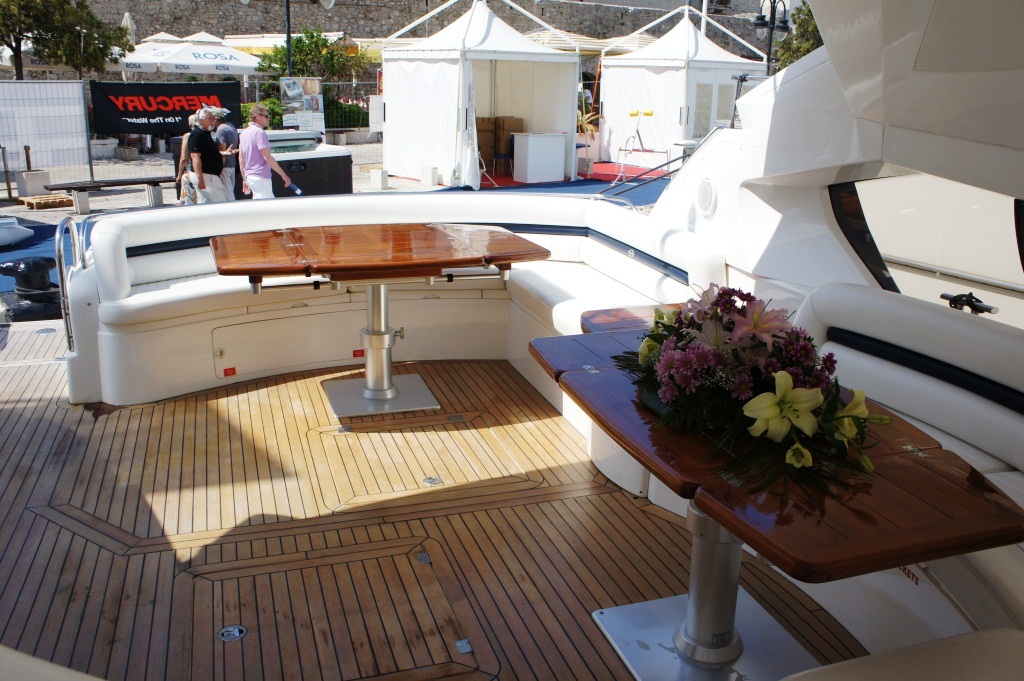 LARA SOFIA III - Main Deck Salon 2.JPG