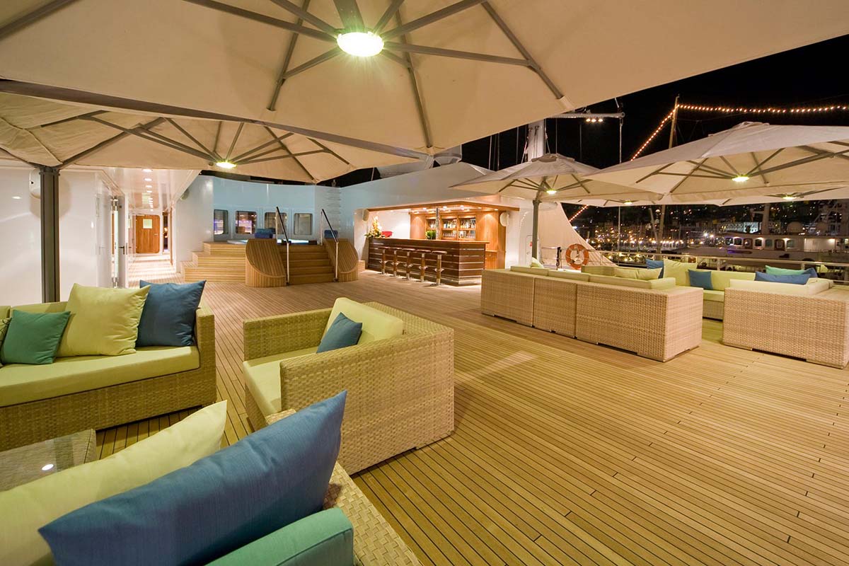 LAUREn L - sun deck area.jpg