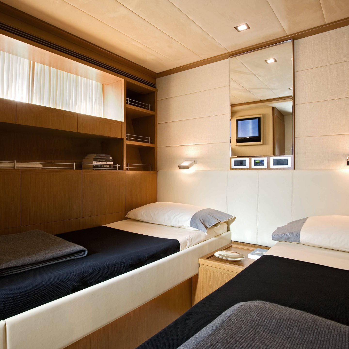 LAVITALEBELA - Twin Cabin.jpg