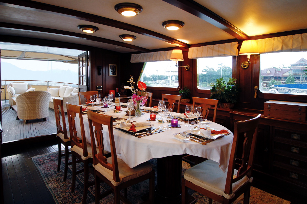 LE KIR ROYAL -  Dining Room.jpg