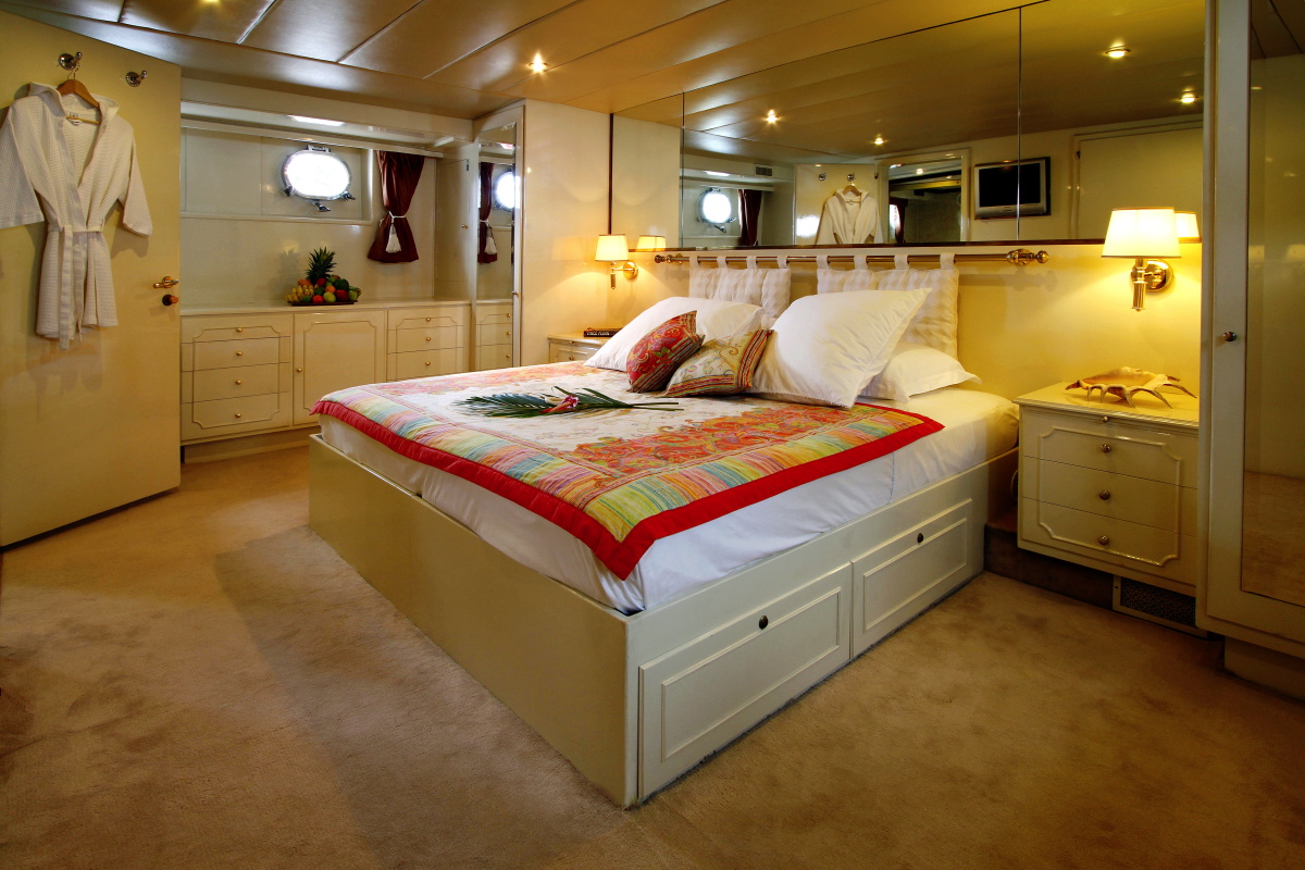 LE KIR ROYAL -  VIP Cabin 2.jpg