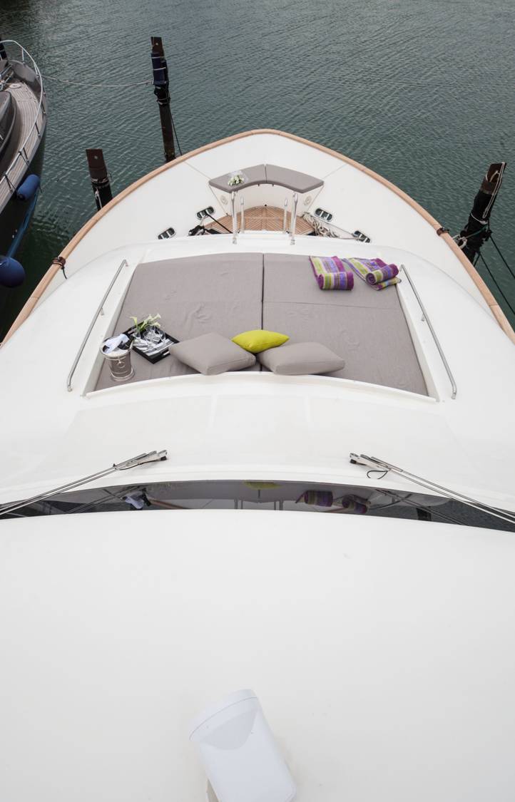 LE PETIT BATEAU -  Bow Sunpads.jpg
