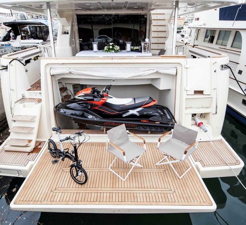 LE PETIT BATEAU -  Swim Platform and toys.jpg
