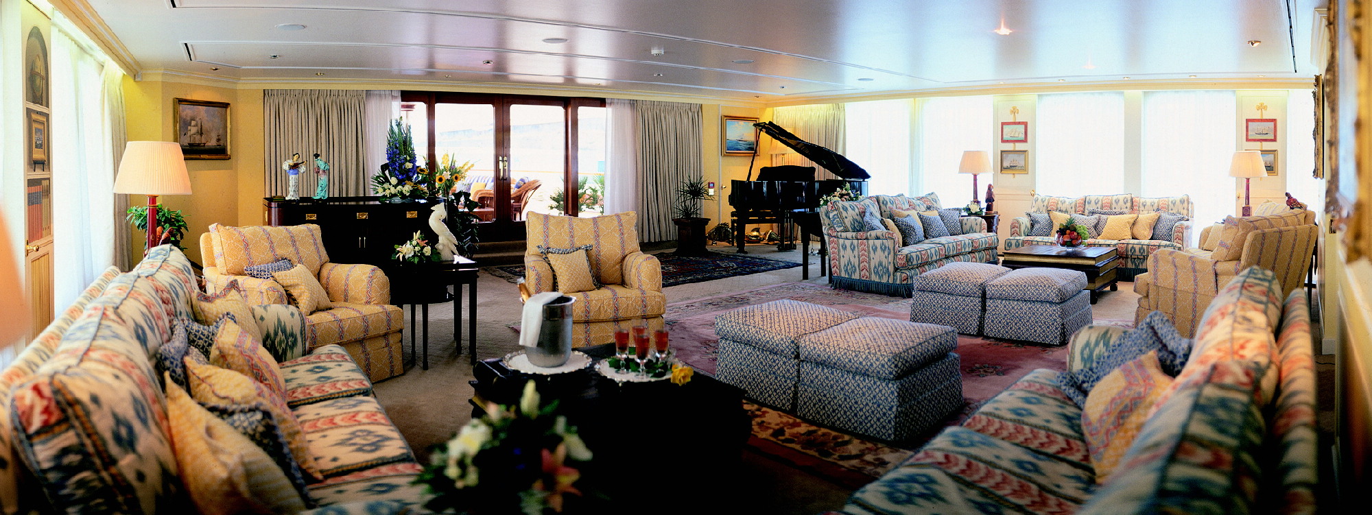 LEANDER - Main Saloon.jpg