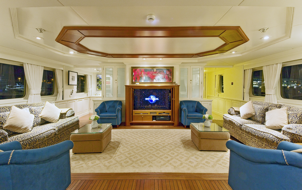 LEGEND - Bridge Deck Lounge.jpg