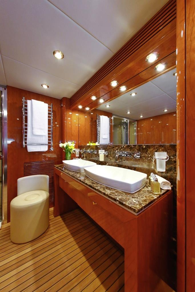 LIDIA III - Ensuite.jpg