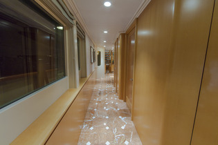 LOOSE ENDS Companionway Maindeck.JPG