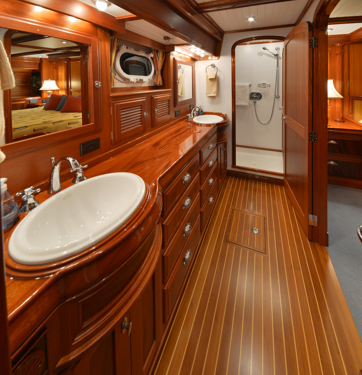 LYMAN MORSE Yacht EXCELLENCE -  Guest Ensuite.jpg