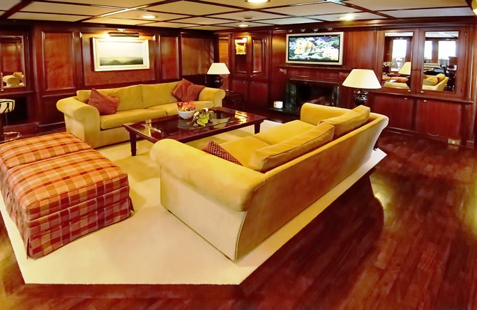 Lady K II Upper Saloon 2.jpg