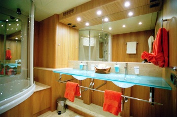 Lady Natinia Master Bathroom.jpg