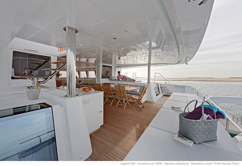 Lagoon 620 aftdeck (sistership).jpg